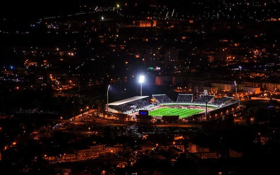 Stadion Mustapha Tchakera